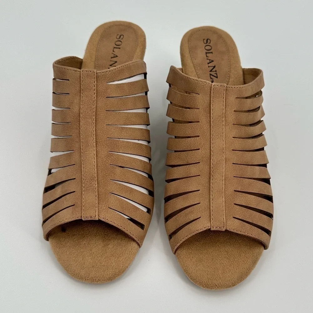 SOLANZ Paige NWOB Women’s Open Toe Tan Faux Suede Slip On Wedges Size 7.5M